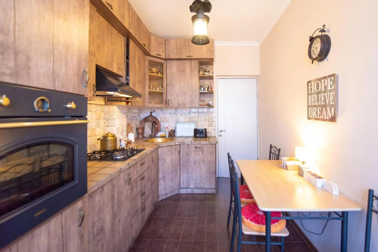 Apartment Central Vake W/ Free Parking . 2 Bedroom / 1 Bath Tbilisi Georgia