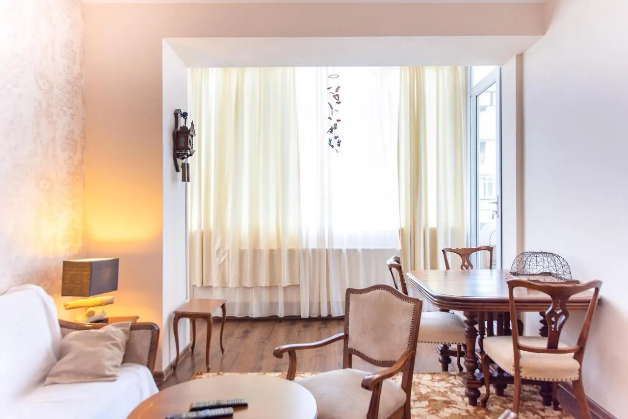 Apartment Central Vake W/ Free Parking . 2 Bedroom / 1 Bath Tbilisi