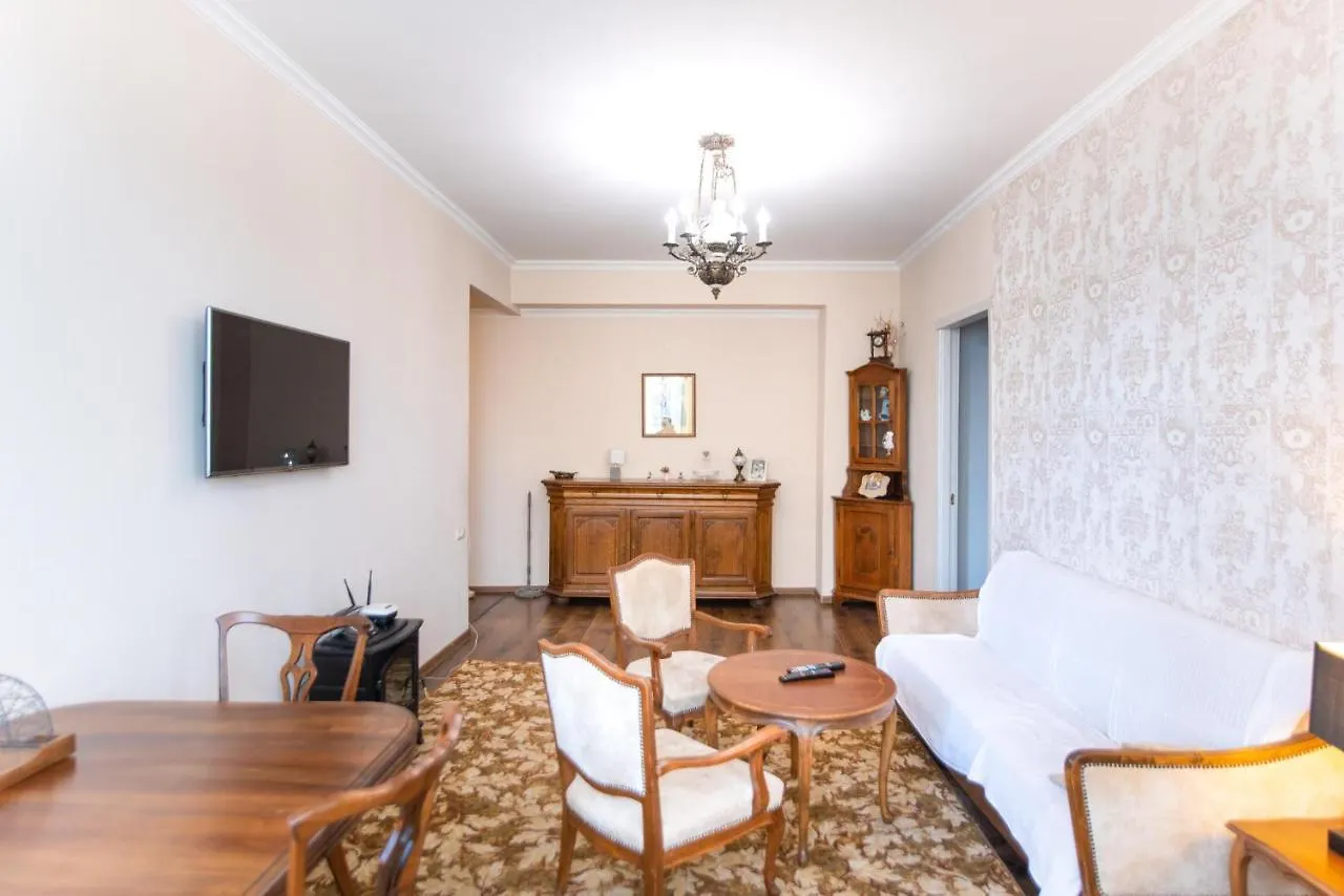 公寓 Central Vake W/ Free Parking . 2 Bedroom / 1 Bath 第比利斯